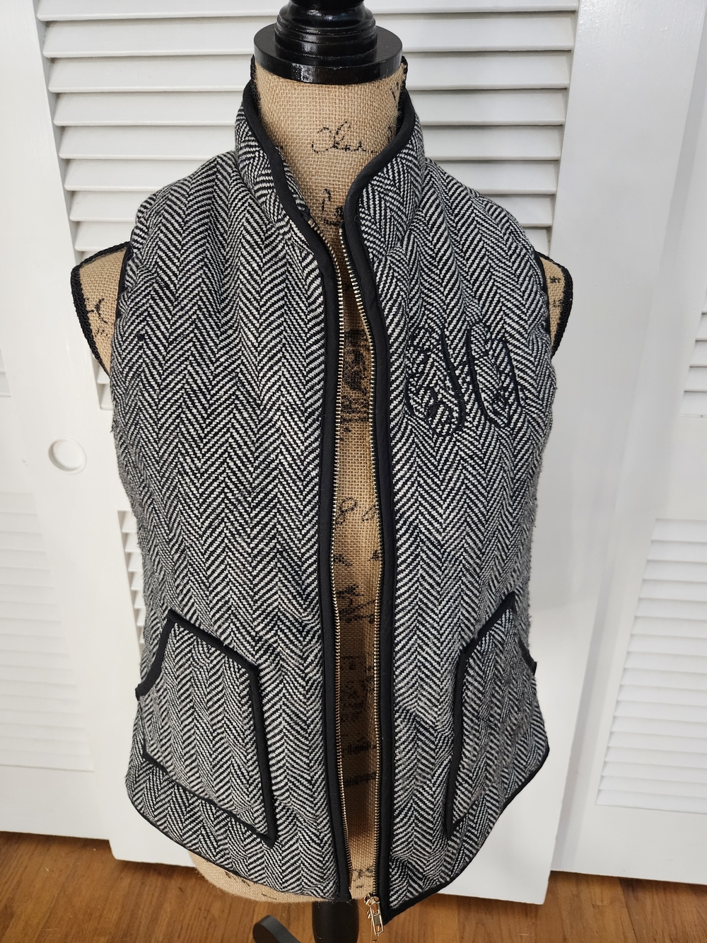 Herringbone Quilted Zip-Front Vest - Black & White